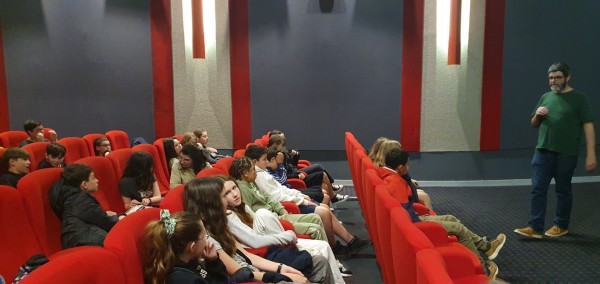 Seance_de_cinema_en_breton_pour_les_sixiemes_ar_re_6vet_er_sinema_foto_4